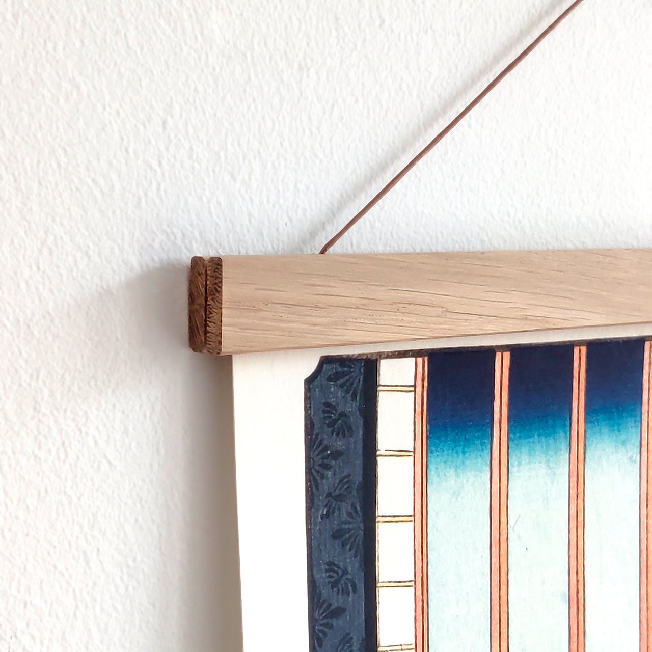 Oakwood magnetic poster hanger - Japonica Graphic